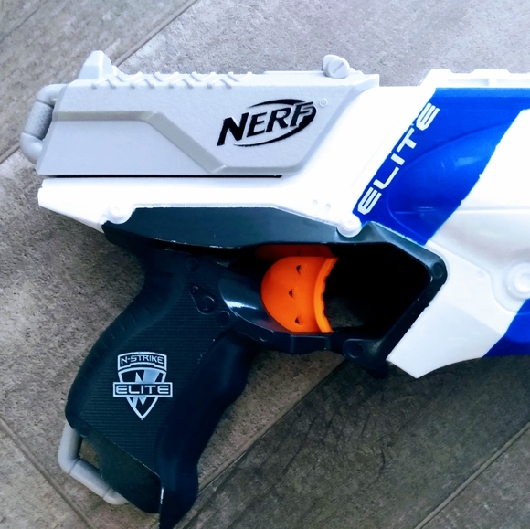 Nerf N-Strike Elite Strongarm Blaster EUC - Picture 6 of 7